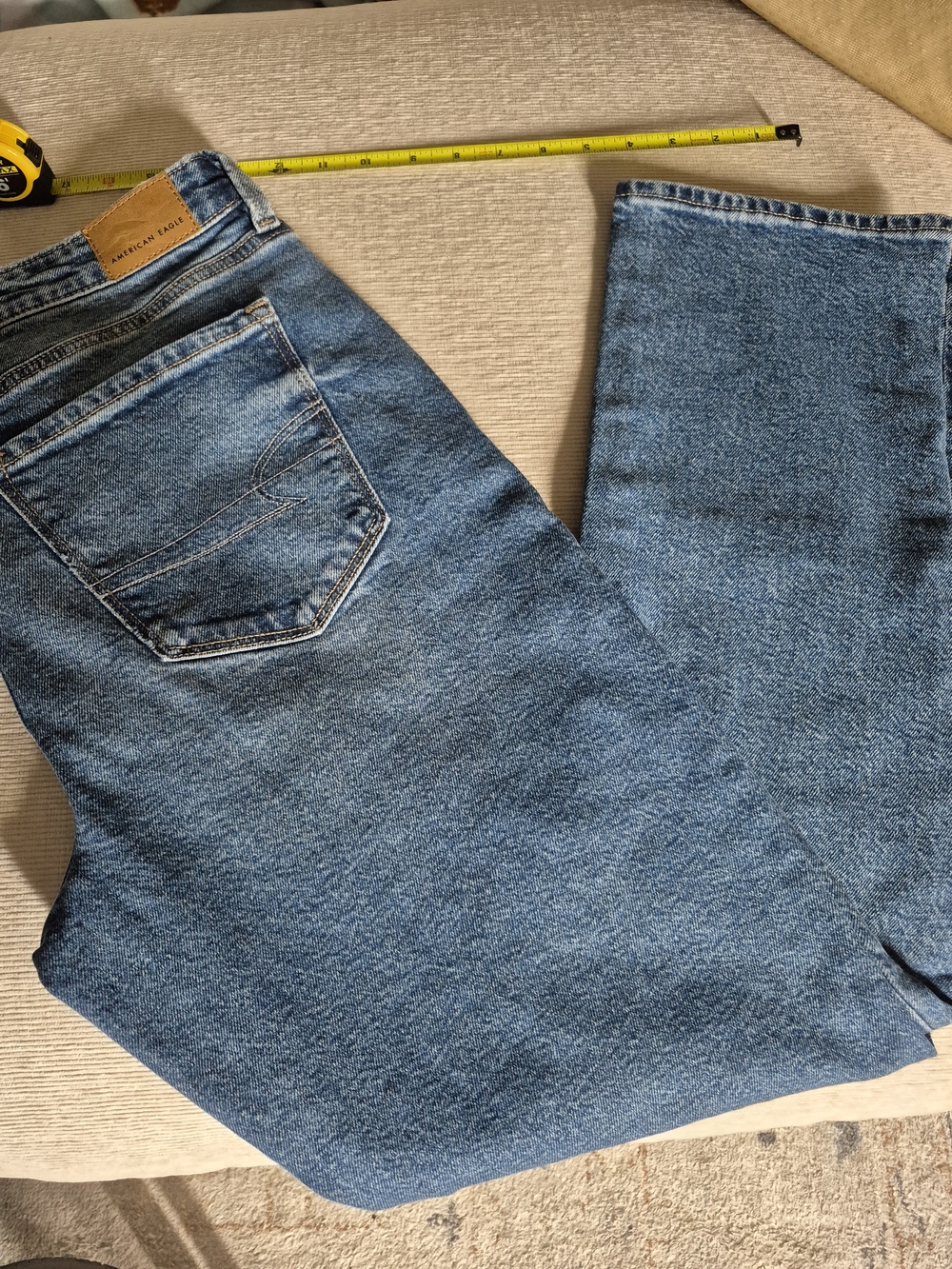 American Eagle Outfitters Women's Straight Leg Jeans in Medium Blue Denim